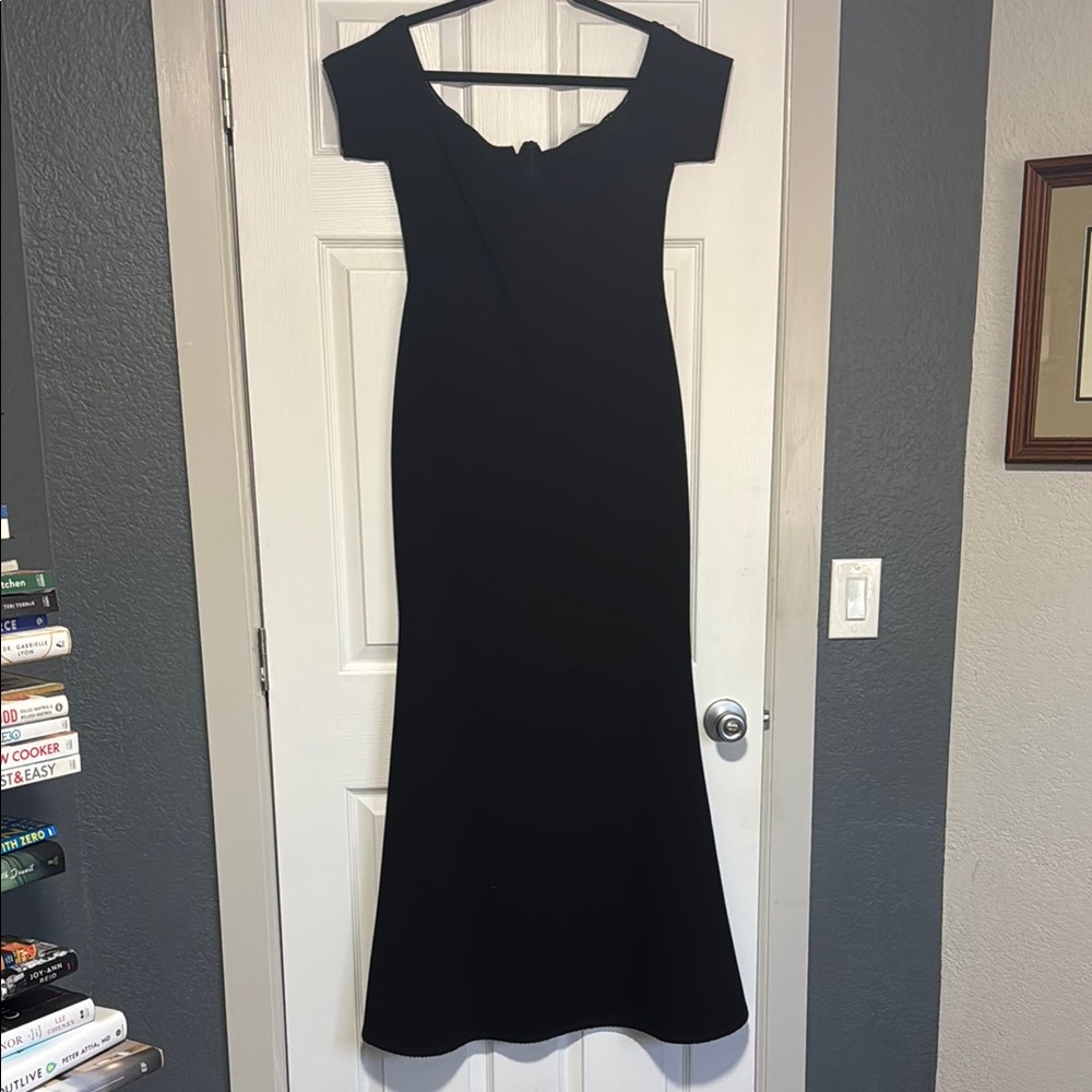Lulu's Black Maxi Gown with Scoop Neck and Cap Sleeves
